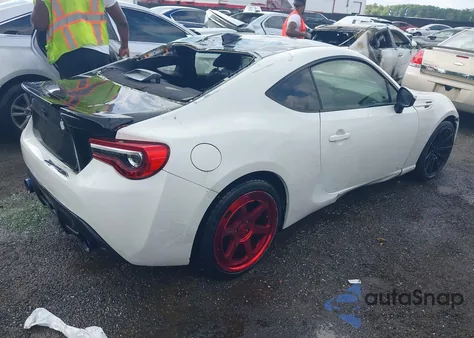 2019 Toyota 86 z USA, uszkodzony, nr VIN JF1ZNAA14K8700488